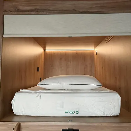 Vandrarhem The Pod Village Valencia