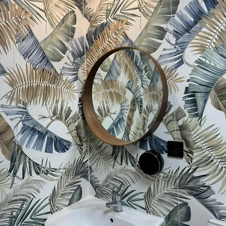 Vandrarhem The Pod Village Valencia